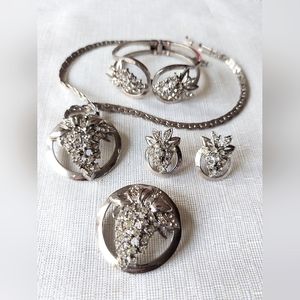 Vintage Grape Motif Jewelry Set